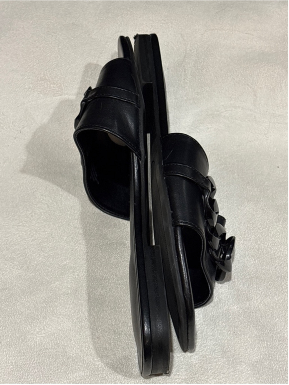 Women's Unisa Black Chain Detail Slide Sandals Size 9 - Picture 6 of 8